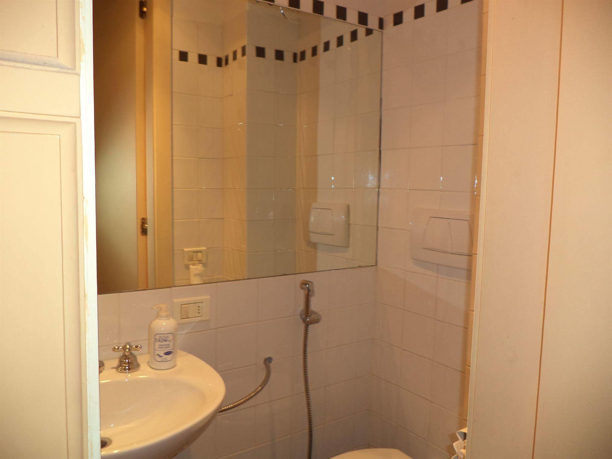 Enjoy Roma Bed and Breakfast Buitenkant foto